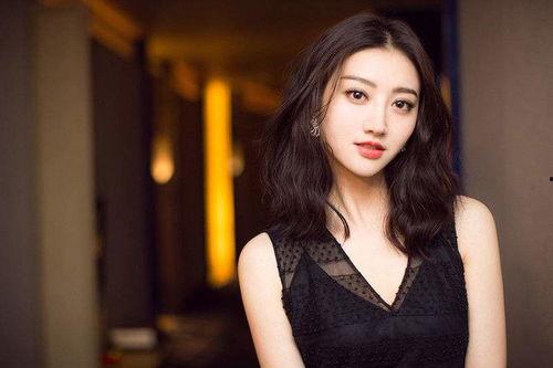 娱乐吃瓜背景女星是谁呀,揭秘当红女星背后的故事