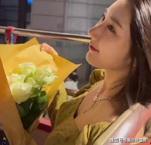 为了吃瓜她进入娱乐圈,她勇敢踏入娱乐圈，开启璀璨星途